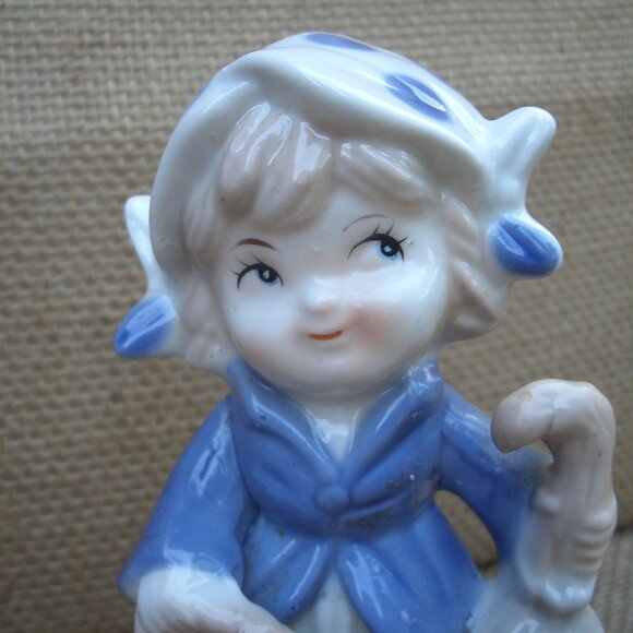 Vintage Girl in Coat KPM Porcelain Figurine - Picture 10 of 16